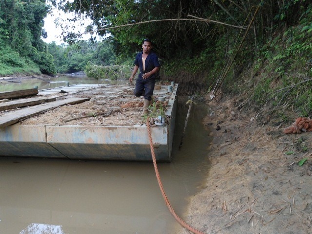 Description: D:\Gil Job Related Doc\Guyana\Guyana Photo Album\2012\Photos\04-04-12\Camp\web\1.jpg