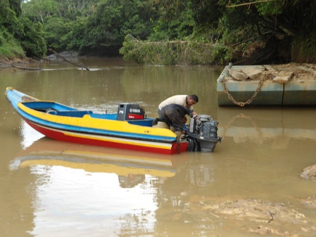 Description: D:\Gil Job Related Doc\Guyana\Guyana Photo Album\2012\Photos\04-04-12\Camp\web\2.jpg