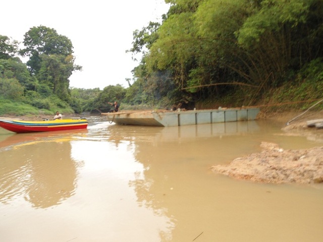 Description: D:\Gil Job Related Doc\Guyana\Guyana Photo Album\2012\Photos\04-04-12\Camp\web\3.jpg