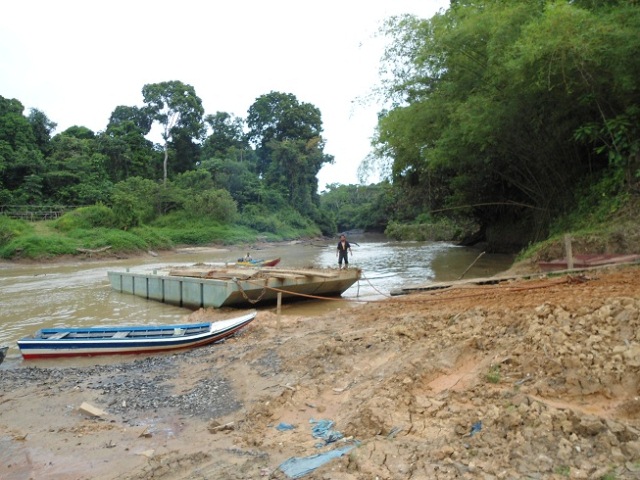 Description: D:\Gil Job Related Doc\Guyana\Guyana Photo Album\2012\Photos\04-04-12\Camp\web\4.jpg