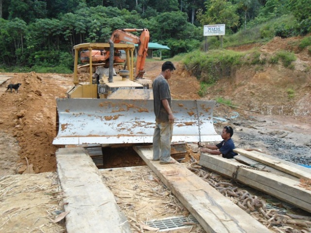 Description: D:\Gil Job Related Doc\Guyana\Guyana Photo Album\2012\Photos\04-04-12\Camp\web\6.jpg