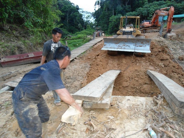 Description: D:\Gil Job Related Doc\Guyana\Guyana Photo Album\2012\Photos\04-04-12\Camp\web\7.jpg