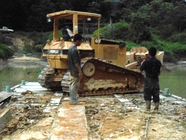 Description: D:\Gil Job Related Doc\Guyana\Guyana Photo Album\2012\Photos\04-04-12\Camp\web\10.jpg