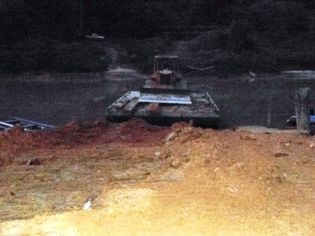 Description: D:\Gil Job Related Doc\Guyana\Guyana Photo Album\2012\Photos\04-04-12\Camp\web\11.jpg