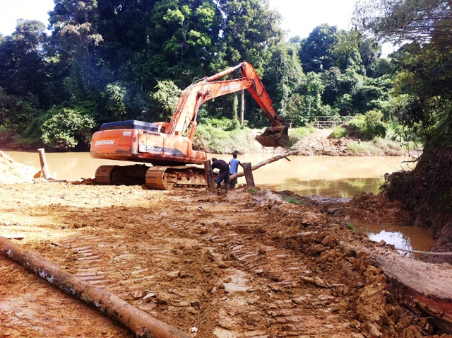 Description: D:\Gil Job Related Doc\Guyana\Guyana Photo Album\2012\02-22-12\Landing\2.jpg