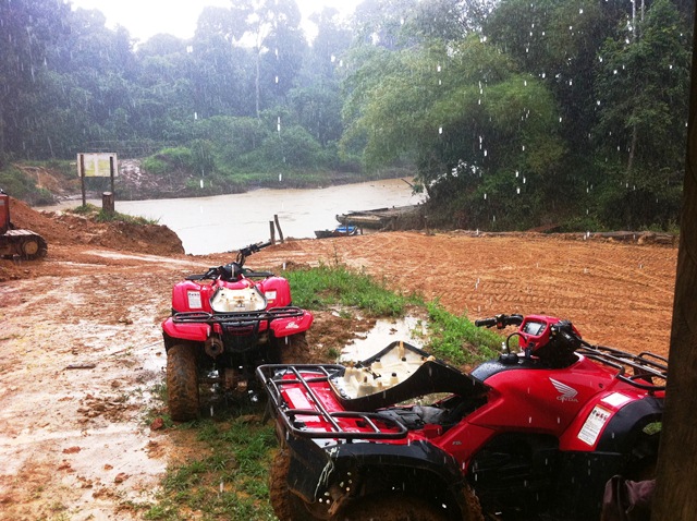 Description: D:\Gil Job Related Doc\Guyana\Guyana Photo Album\2012\02-23-12\1 With Maik at the Landing\1.jpg