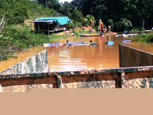 Description: D:\Gil Job Related Doc\Guyana\Guyana Photo Album\Shabanas Photos\J Fuel\9.jpg