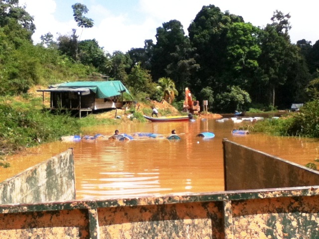 Description: D:\Gil Job Related Doc\Guyana\Guyana Photo Album\Shabanas Photos\J Fuel\10.jpg