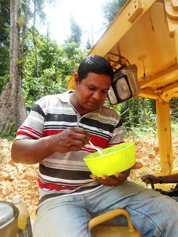 Description: D:\Gil Job Related Doc\Guyana\Guyana Photo Album\Shabanas Photos\Road to Mafia\web\12.jpg